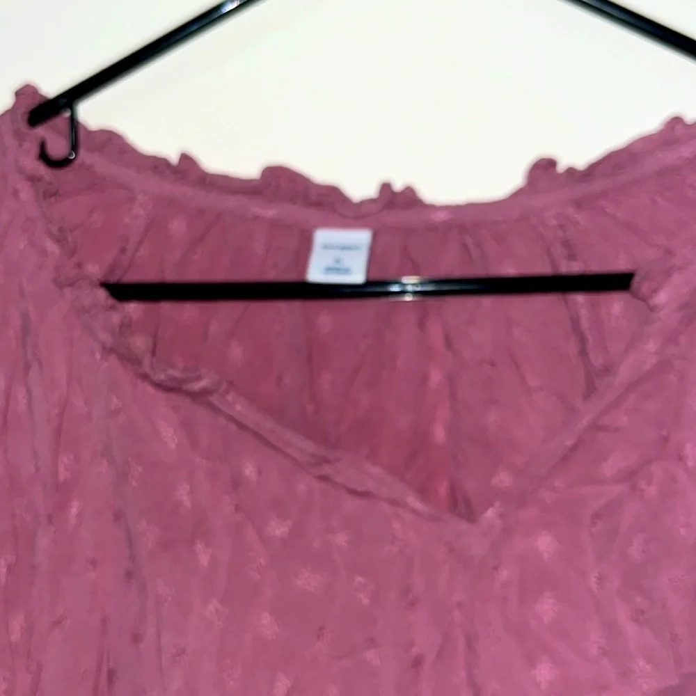 Beautiful Old Navy Women’s Embroidered Rose Pink Long Sleeve Blouse - Picture 2 of 6
